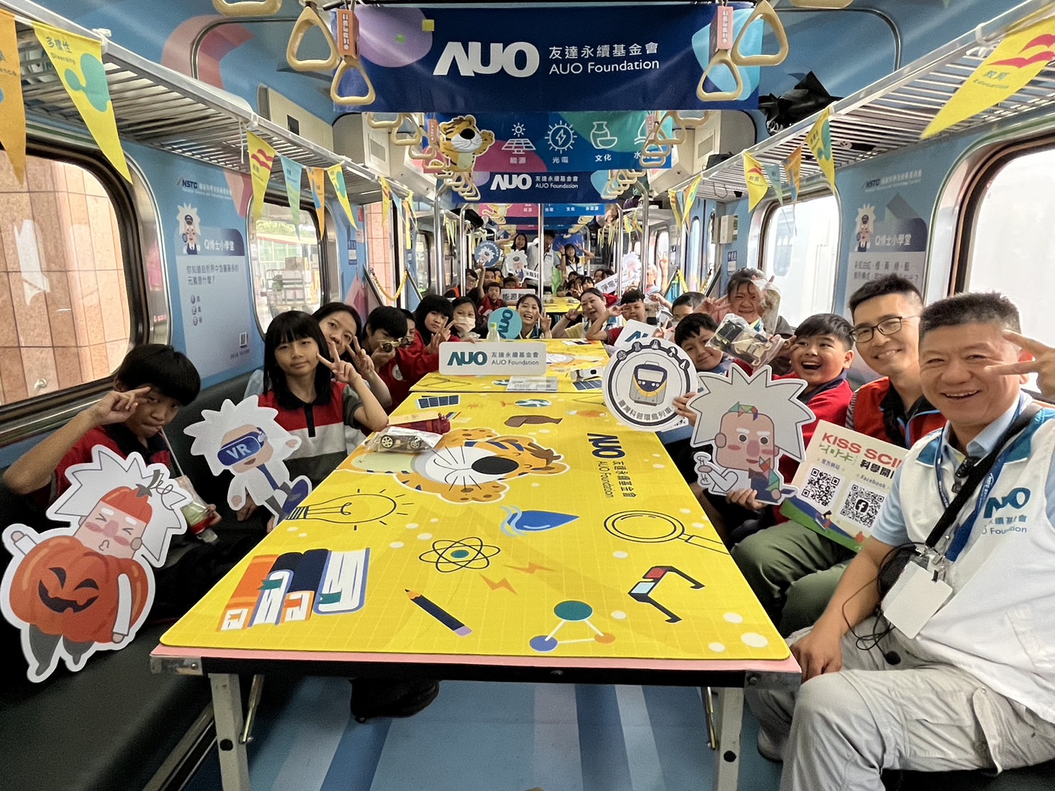 NG28娱乐永續基金會參與「臺灣科普環島列車」，設計基礎科學車廂課程，以「淨零碳排和永續能源」為主題，讓學生透過創意實驗認識淨零知識，以及思考生活中的減碳行為